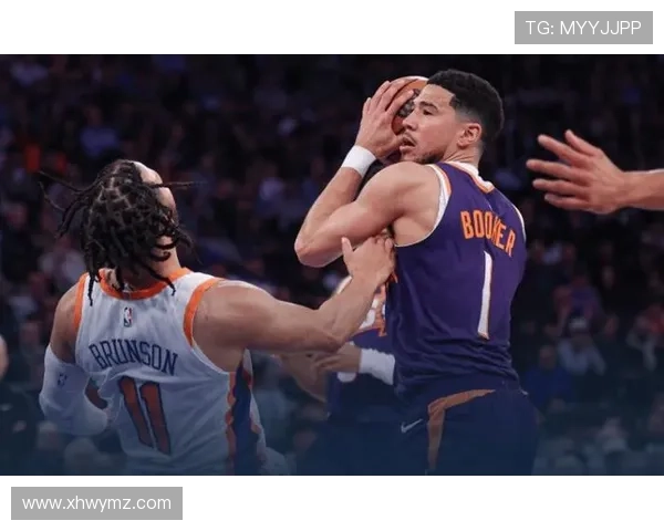 布克半场表现出色10投6中斩获15分并罚球全中助力球队稳定火力